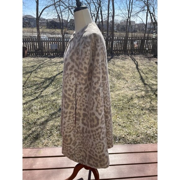 Leopard Print Wool-Blend Cape With Hot Pink Lining & Gold-Tone Clasp Closure - Picture 2 of 14